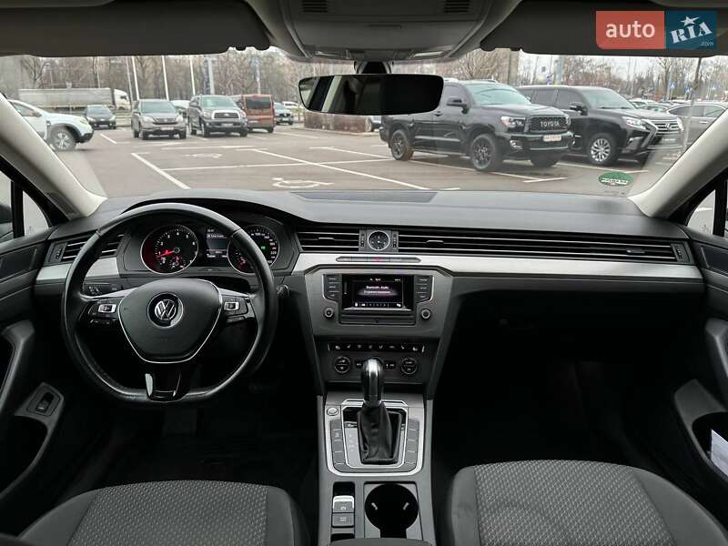 Универсал Volkswagen Passat 2017 в Киеве