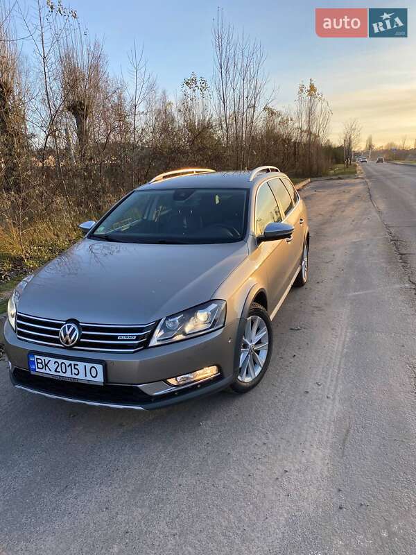 Универсал Volkswagen Passat 2014 в Вараше