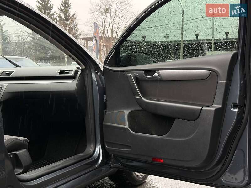 Универсал Volkswagen Passat 2012 в Ровно