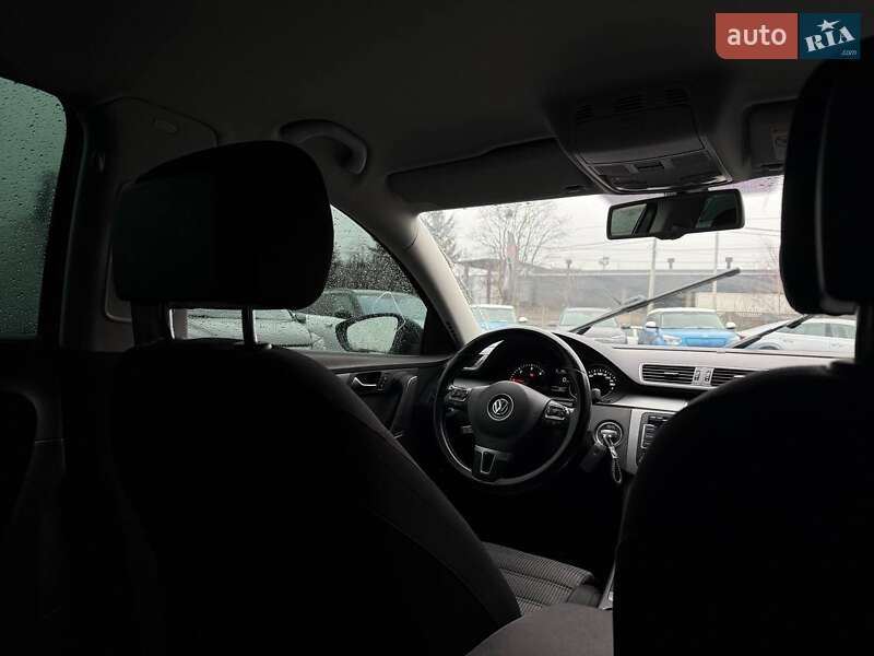 Универсал Volkswagen Passat 2012 в Ровно