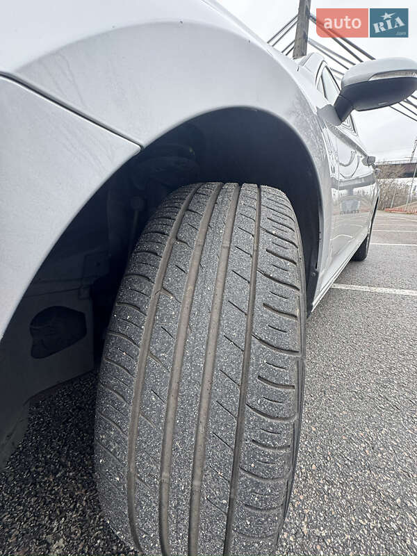 Седан Volkswagen Passat 2019 в Киеве