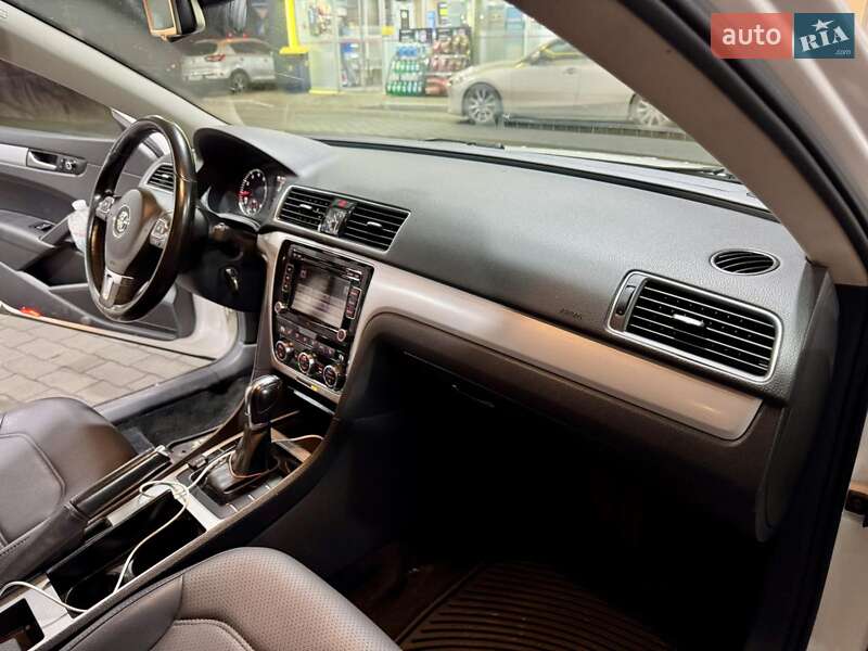 Седан Volkswagen Passat 2011 в Киеве