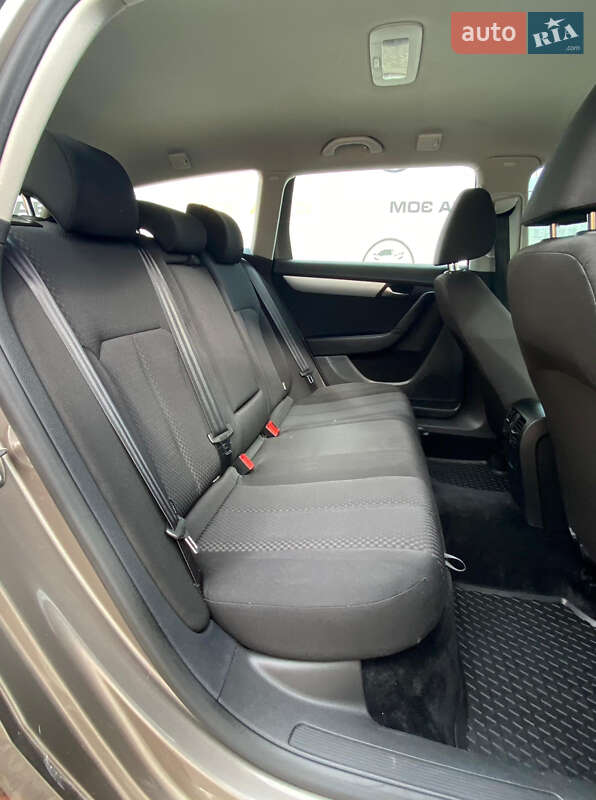 Универсал Volkswagen Passat 2011 в Ровно