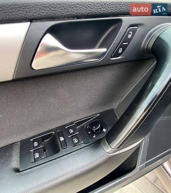 Универсал Volkswagen Passat 2011 в Ровно