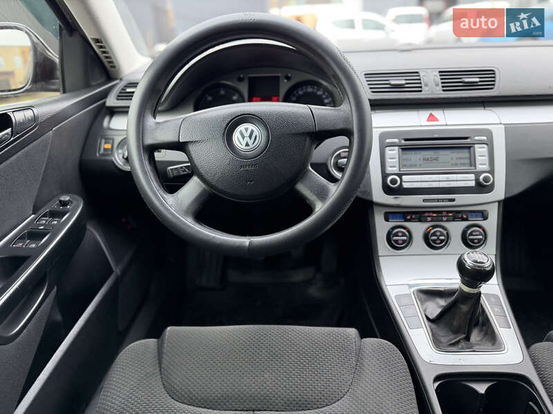 Универсал Volkswagen Passat 2008 в Ровно