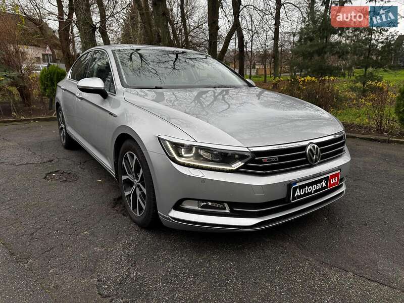 Седан Volkswagen Passat 2018 в Киеве