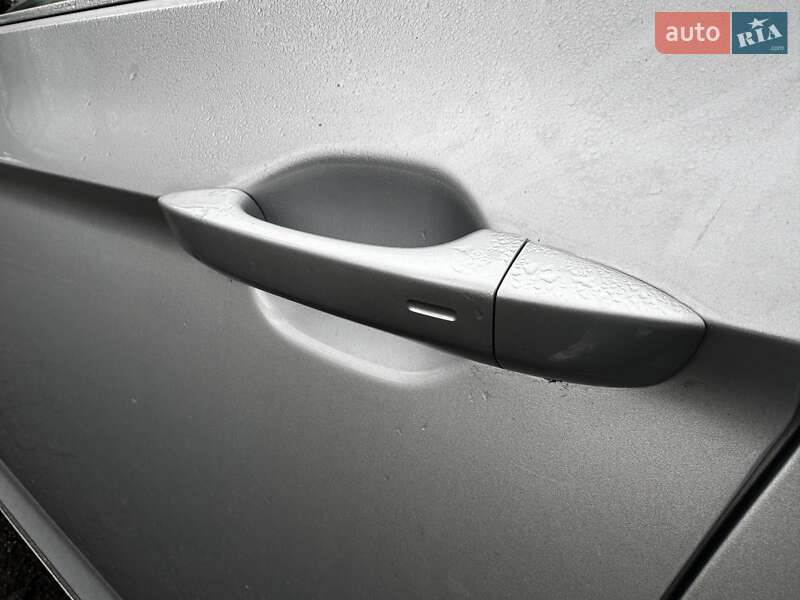 Седан Volkswagen Passat 2018 в Киеве