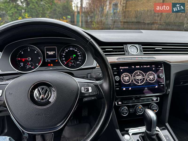 Седан Volkswagen Passat 2018 в Киеве