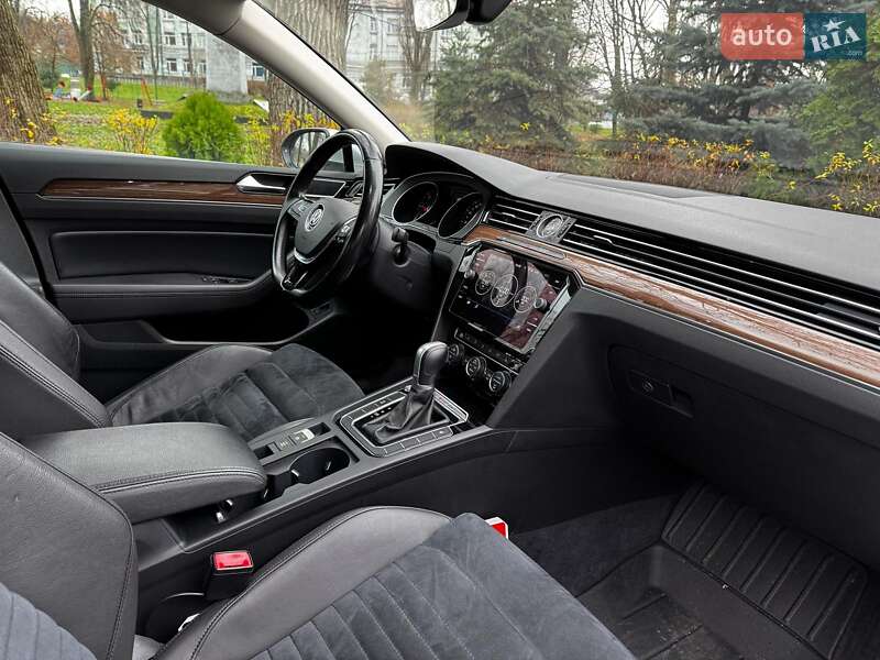 Седан Volkswagen Passat 2018 в Киеве