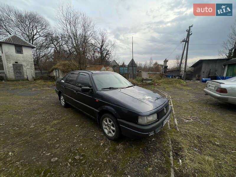 Седан Volkswagen Passat 1992 в Коломые