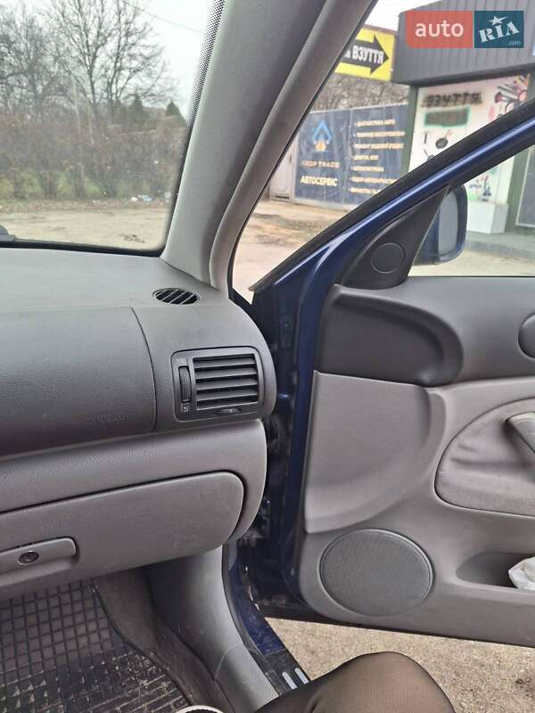 Седан Volkswagen Passat 2001 в Кропивницком