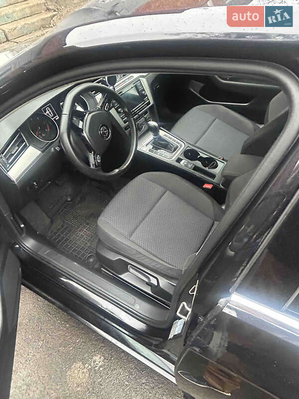 Седан Volkswagen Passat 2018 в Києві