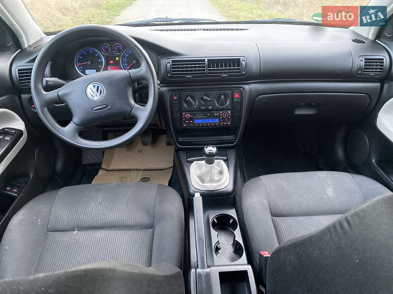 Седан Volkswagen Passat 2002 в Турбовом