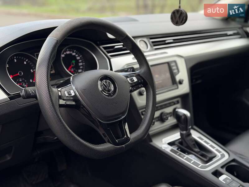 Седан Volkswagen Passat 2015 в Кривом Роге