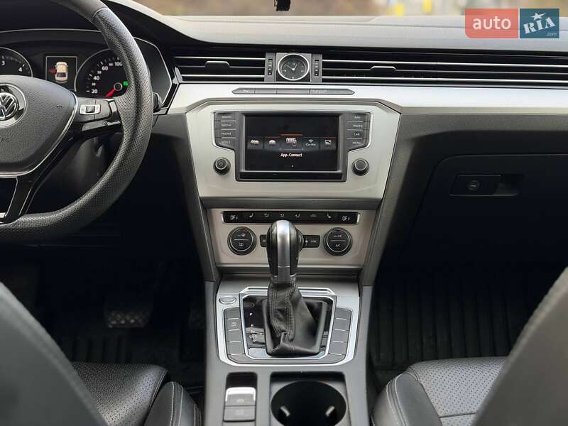 Седан Volkswagen Passat 2015 в Кривом Роге