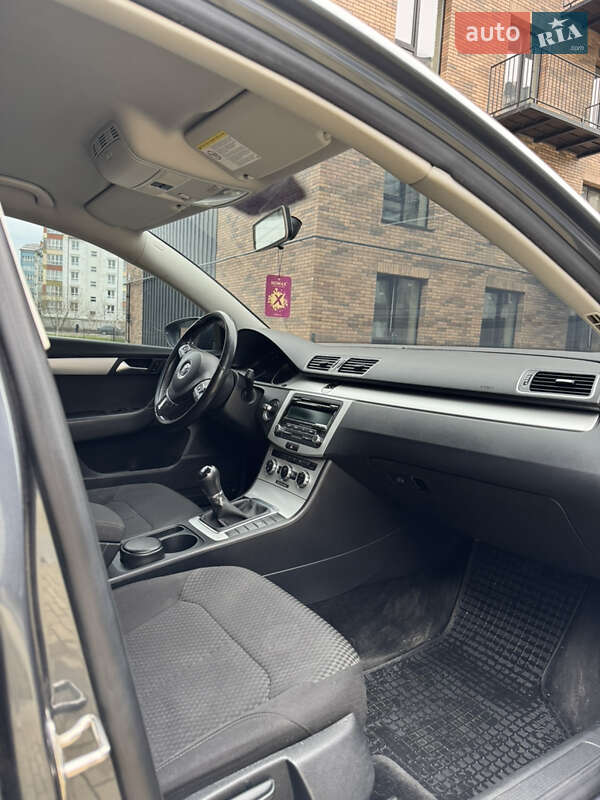 Универсал Volkswagen Passat 2013 в Ивано-Франковске