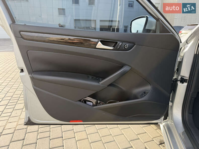 Седан Volkswagen Passat 2014 в Одессе