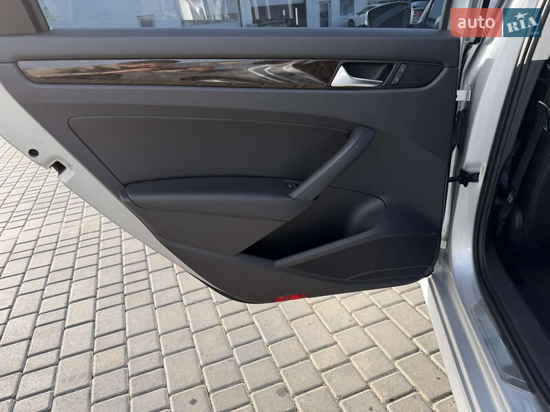 Седан Volkswagen Passat 2014 в Одессе