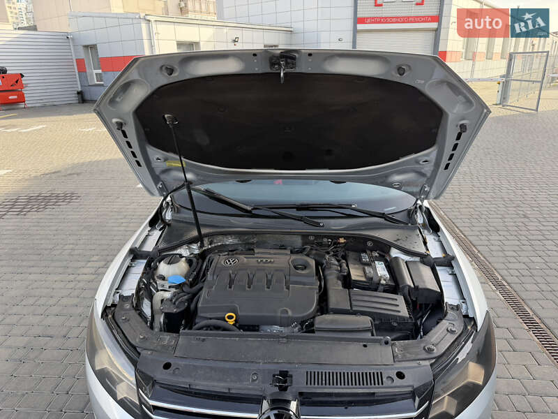 Седан Volkswagen Passat 2014 в Одессе