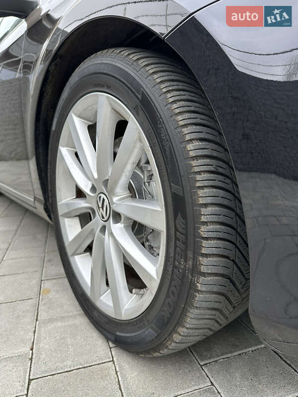 Універсал Volkswagen Passat 2011 в Луцьку