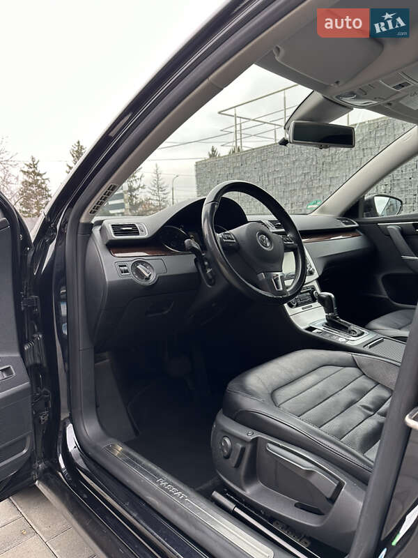 Універсал Volkswagen Passat 2011 в Луцьку