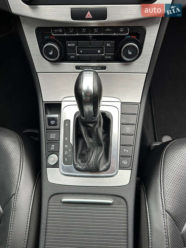 Універсал Volkswagen Passat 2011 в Луцьку