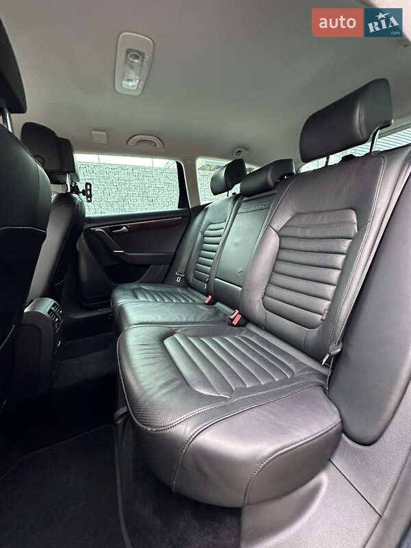 Універсал Volkswagen Passat 2011 в Луцьку