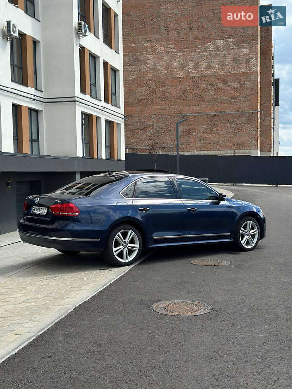Седан Volkswagen Passat 2012 в Ровно