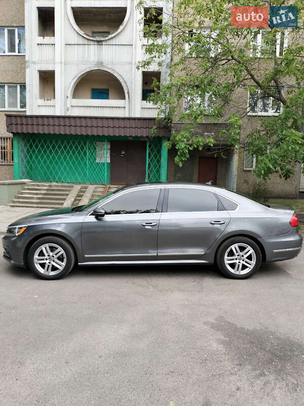 Седан Volkswagen Passat 2016 в Киеве