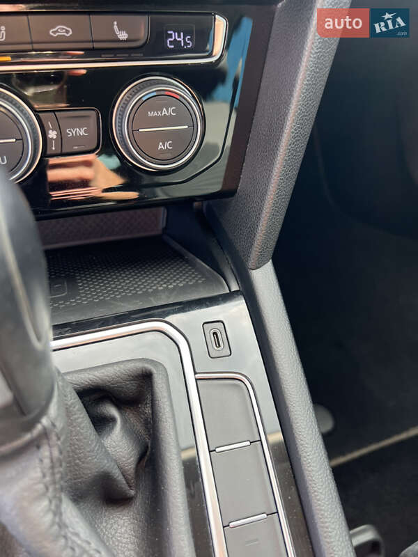 Универсал Volkswagen Passat 2020 в Львове