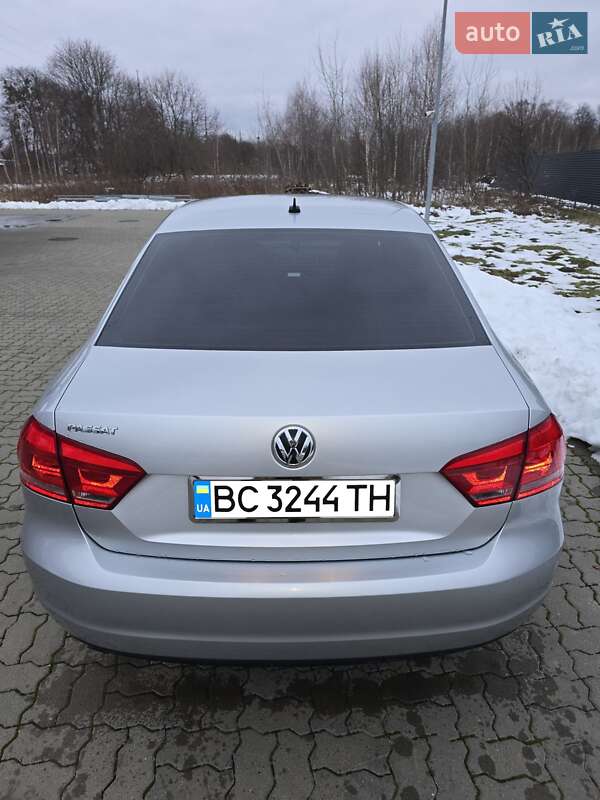 Седан Volkswagen Passat 2012 в Стрые