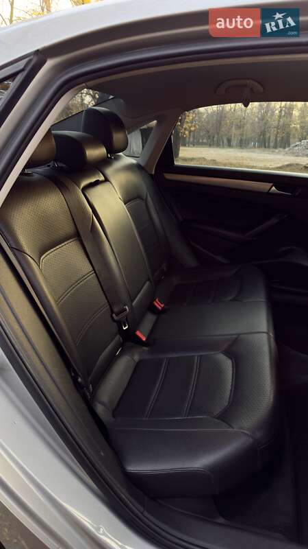 Седан Volkswagen Passat 2013 в Киеве