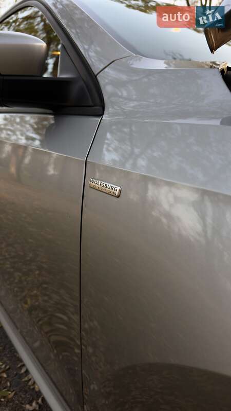 Седан Volkswagen Passat 2013 в Киеве