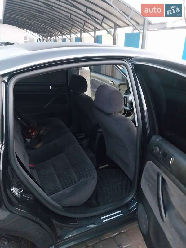 Седан Volkswagen Passat 2003 в Чемеровцах фото 7 Седан Volkswagen Passat 2003 в Чемеровцах