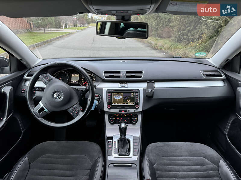 Універсал Volkswagen Passat 2012 в Рівному