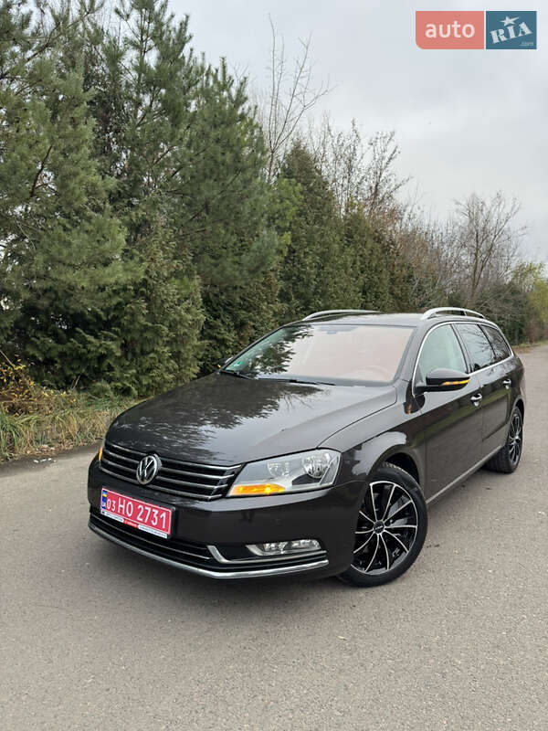 Універсал Volkswagen Passat 2012 в Рівному