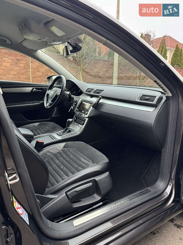 Універсал Volkswagen Passat 2012 в Рівному