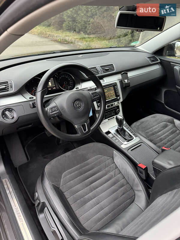 Універсал Volkswagen Passat 2012 в Рівному