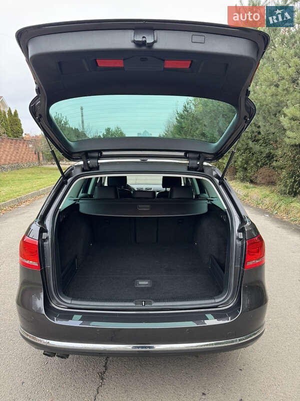 Універсал Volkswagen Passat 2012 в Рівному