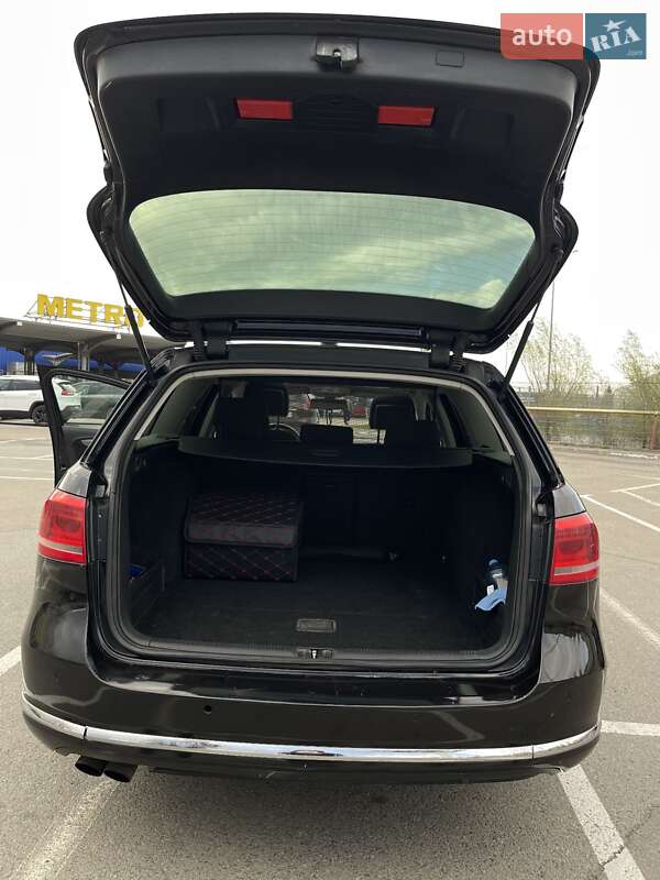 Универсал Volkswagen Passat 2012 в Ивано-Франковске