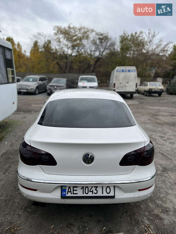 Седан Volkswagen Passat 2010 в Днепре