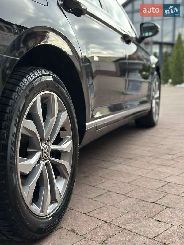 Седан Volkswagen Passat 2016 в Стрые