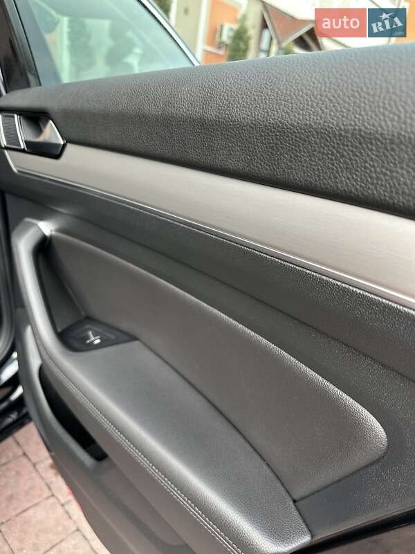 Седан Volkswagen Passat 2016 в Стрые