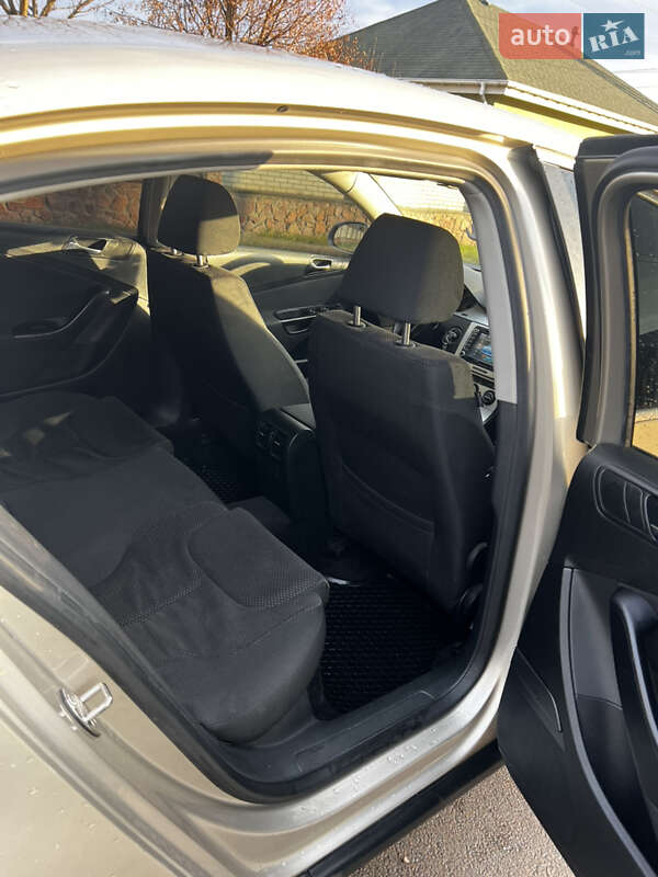 Седан Volkswagen Passat 2008 в Житомире