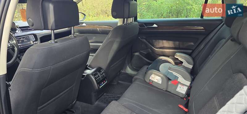 Універсал Volkswagen Passat 2015 в Чернівцях