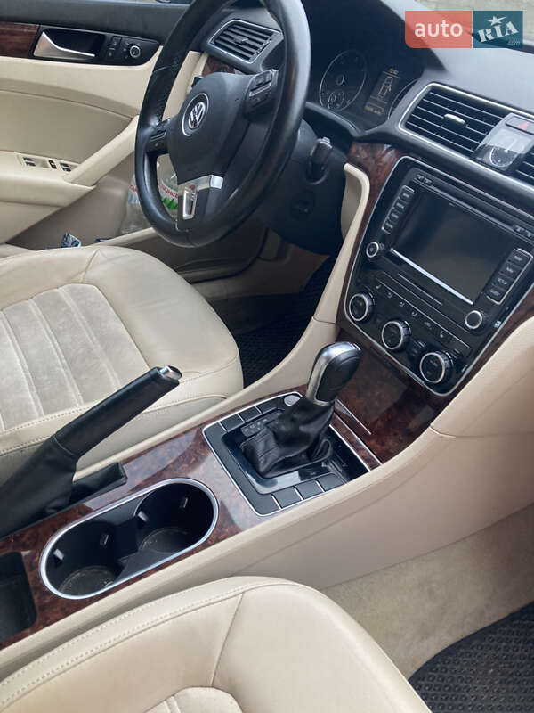 Седан Volkswagen Passat 2013 в Одессе