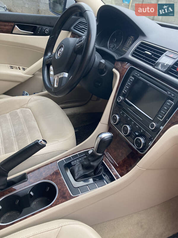 Седан Volkswagen Passat 2013 в Одессе