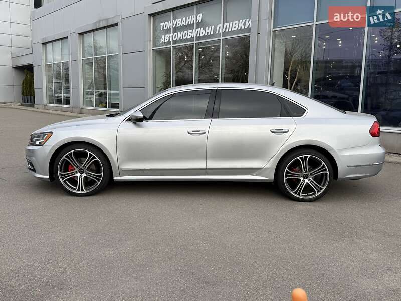 Седан Volkswagen Passat 2016 в Киеве