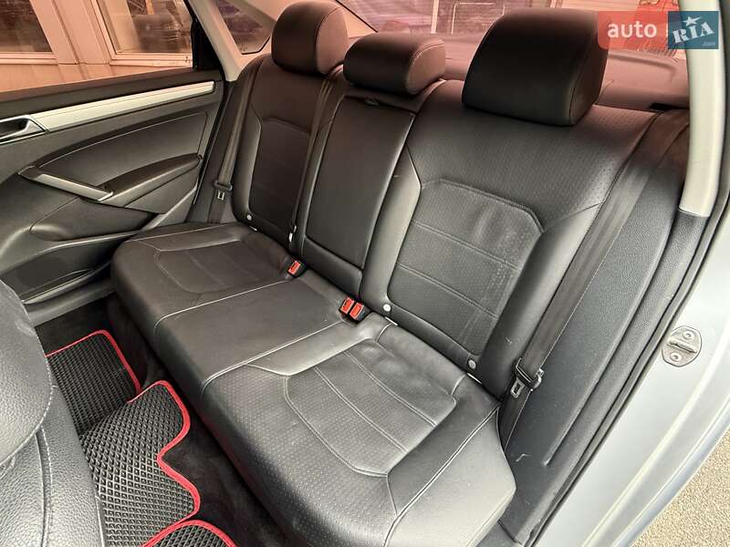 Седан Volkswagen Passat 2016 в Киеве
