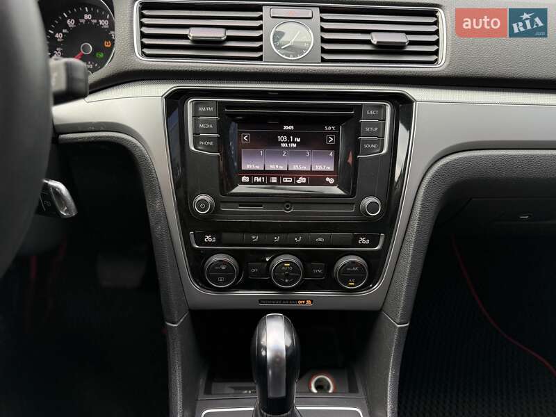 Седан Volkswagen Passat 2016 в Киеве